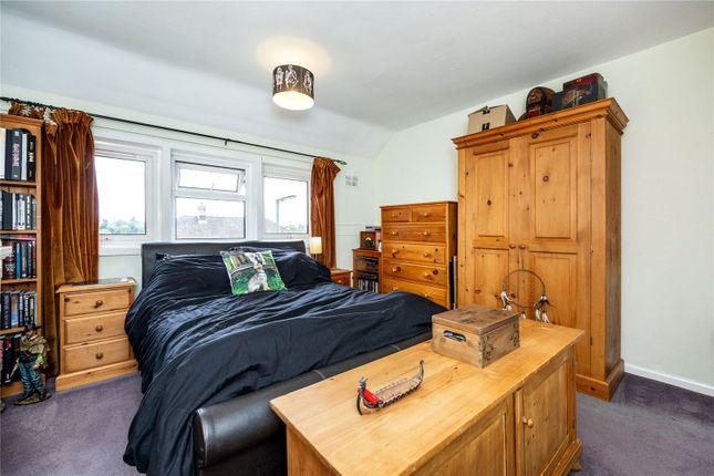 5, Rogers Close, Surrey photo 4