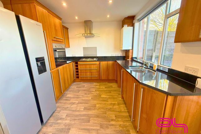 28, Lupin Avenue, Farnworth photo 5