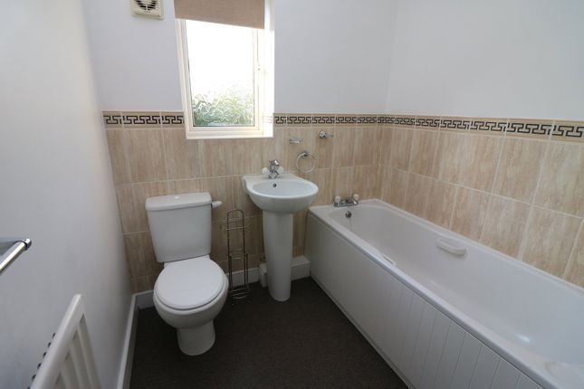 Flat to rent in Langsett Court, Lakeside, Doncaster