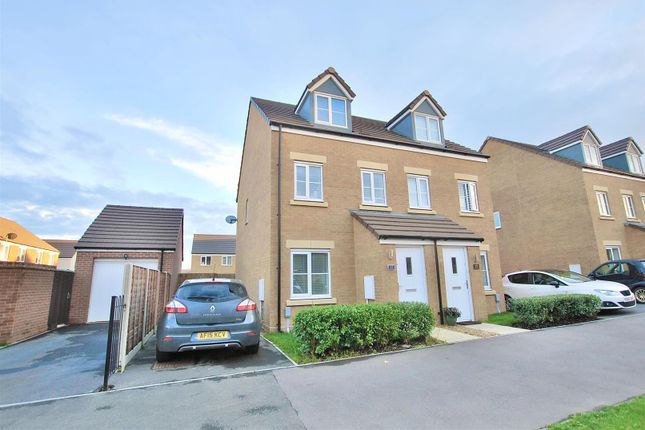 Semi-detached house for sale in Theedway, Leighton Buzzard