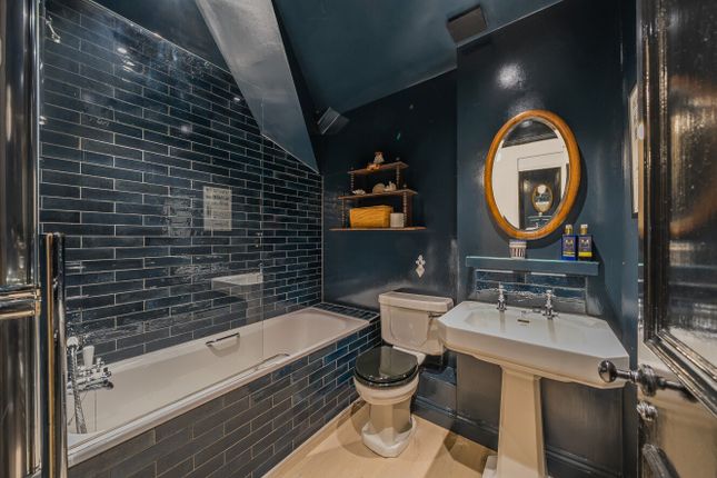 25 Ormonde Court,, Belsize Grove, London photo 4
