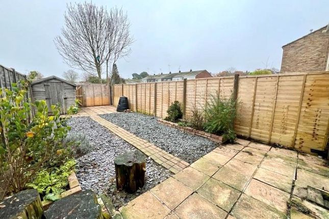 4, Southwark Close, Yateley photo 2