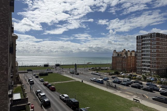 2-bed flat on Flat 12, 1, Grand Avenue, Hove, £1,800/mo