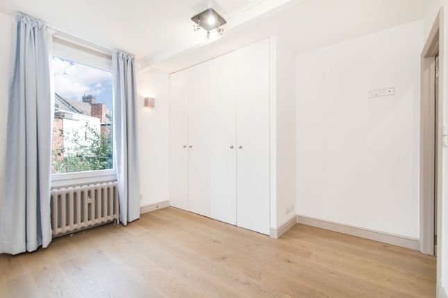 Flat for sale in Rainham Road, London