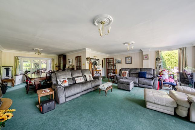 2, Penwood End, Surrey photo 3