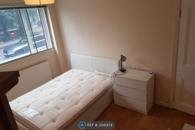 Flat, Highbury Grove Court Highbury Grove, London photo 2