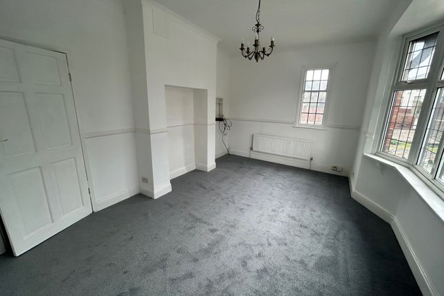 Detached house to rent in Vale Road, Gravesend, Kent