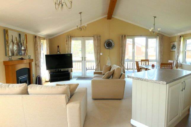5 Woodlands, West Mersea Holiday Park, Seaview Avenue, Colchester photo 3