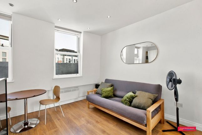 Flat 7, 15, Seagrave Road, London photo 4