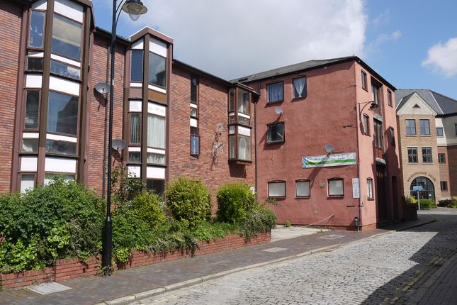Parking/garage to rent in High Street, Hull