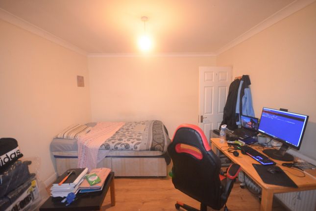 23, Malvern Drive, Ilford photo 5