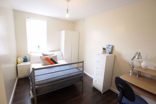 Thumbnail Terraced house to rent in Burleigh Street M15, Manchester