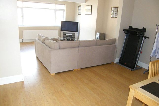 15, Larchwood Close, Essex photo 2