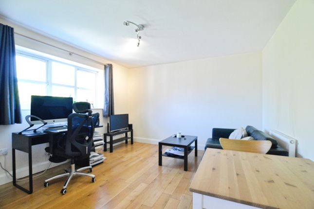 4, Banfield Court, London Colney photo 4