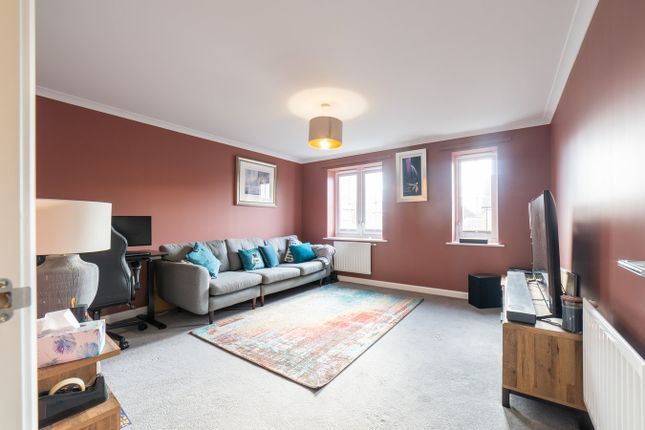 12., Russet Drive, Cheltenham photo 2