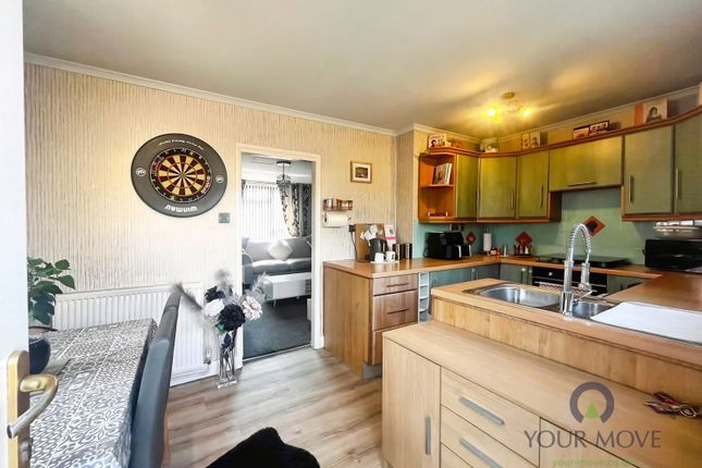 16, Derwent Avenue, Derbyshire photo 3