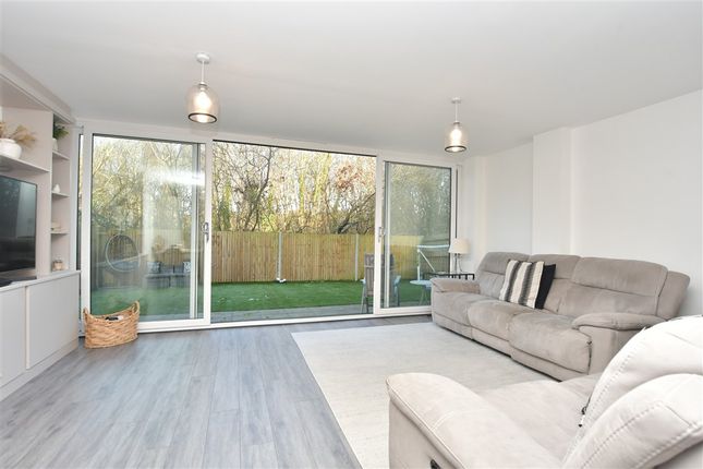 Lounge/ Dining Area