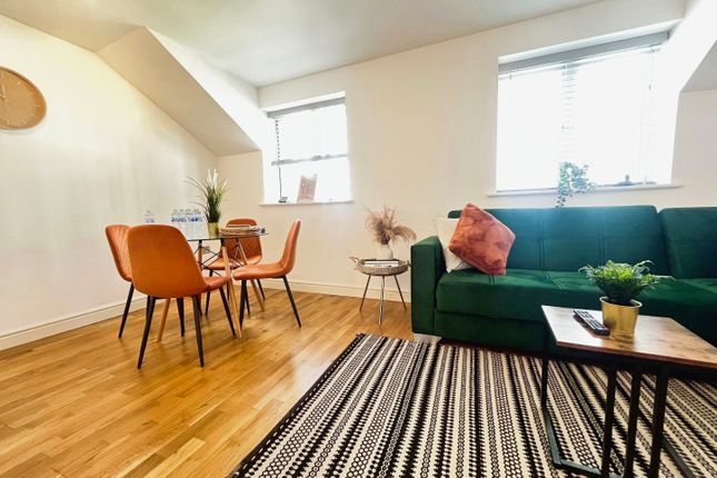 Flat to rent in Hermitage Close, London