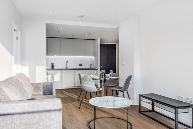 1 UPPER RIVERSIDE, Cutter Lane, London photo 2