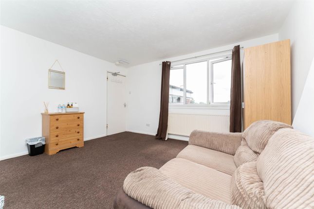 Room 5, 44, Bathurst Walk, Iver photo 3