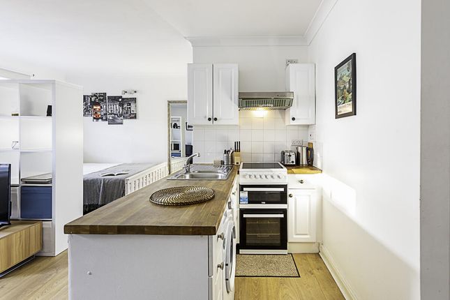 Flat 6, JAT, Belgrave Rd Lillington and Longmoore Gardens, 81, London photo 5