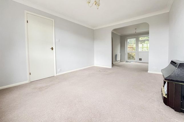 12, Streatfield Gardens, Heathfield photo 2