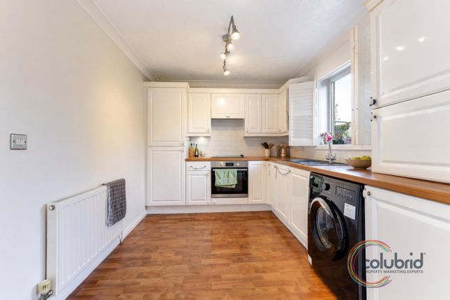 32A, Elsenham Crescent, Basildon photo 4