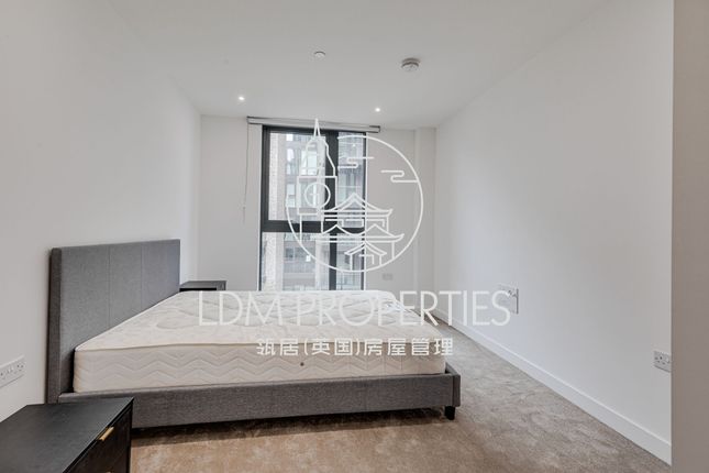 Flat for sale in Woodberry Down, Emerald Quarter, London