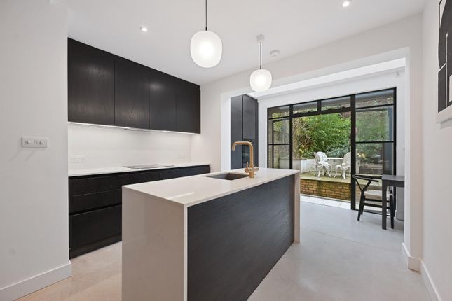 25A, Benbow Road, London photo 2