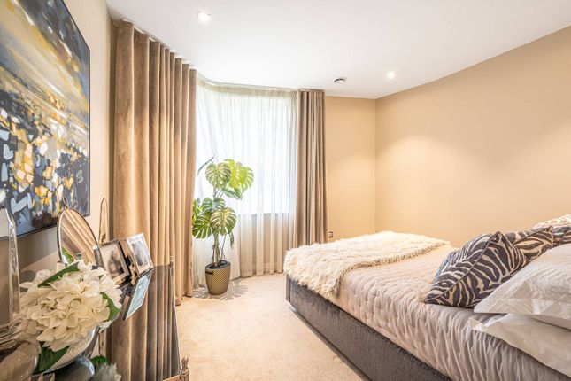 Thumbnail Flat for sale in Aylmer Road, East Finchley, London