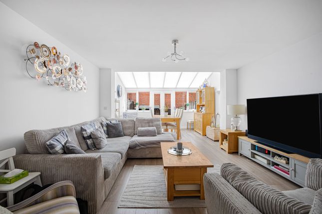 39 Kingshill Drive, High Wycombe photo 2