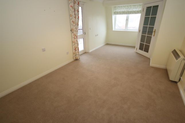 43, Castle Lodge, Chippenham photo 3