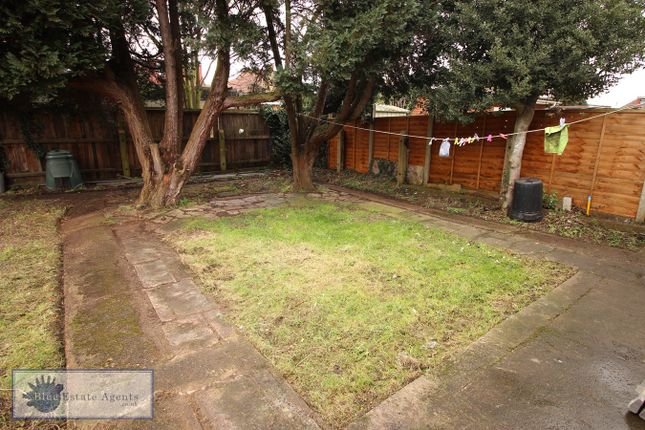 Thumbnail Semi-detached house to rent in Ravensdale Road, Hounslow