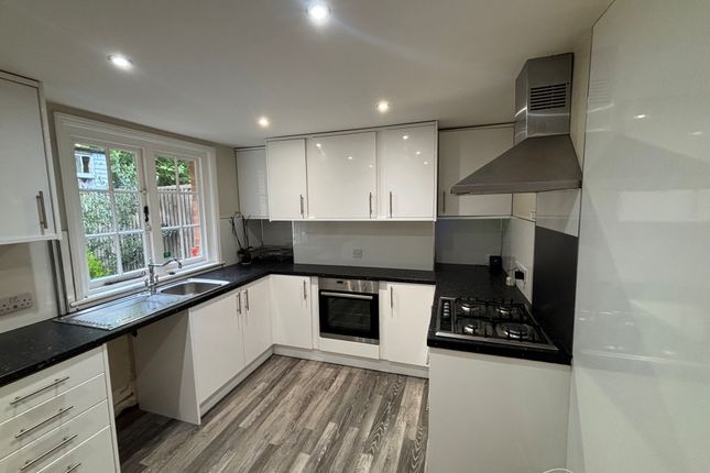2 Woodside Cottages, Bewlbridge Lane, Lamberhurst photo 3