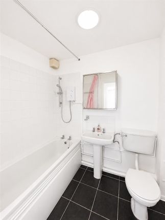 Guernsey House, 13, Pioneer Way, Watford photo 5