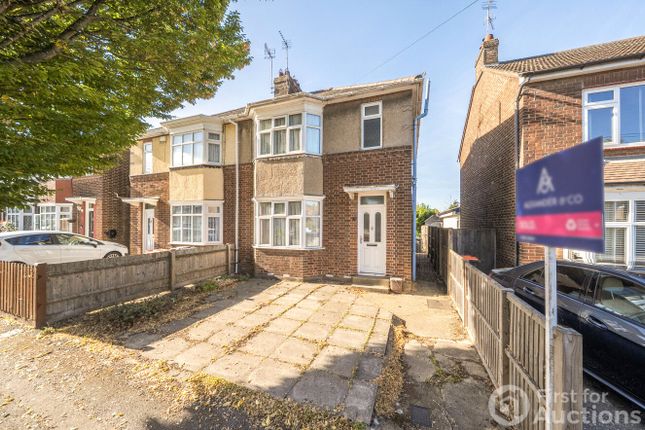 3-bed semi-detached on 25, Douglas Crescent, Dunstable, £270,000