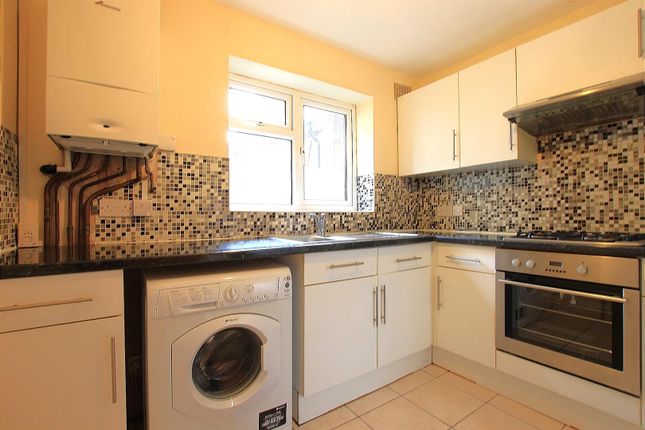 ANNEXE AT R/O, 182 Ash Grove, Heston photo 3