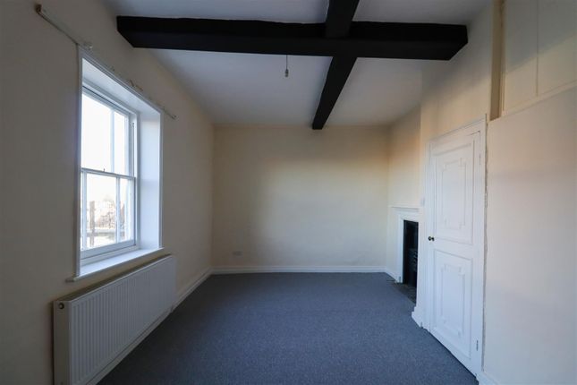 Flat to rent in High Street, Ely