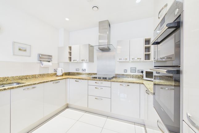 8 Martlet House, Horsham photo 4