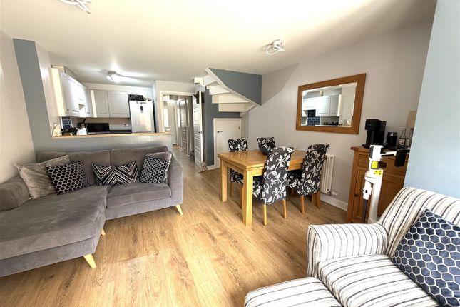 34, Buckmaster Way, Rugeley photo 3