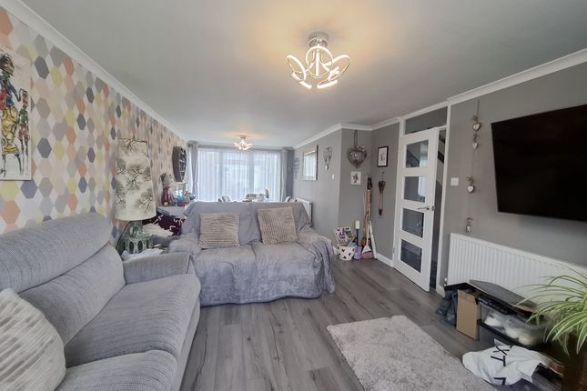 7, Coverdale, HEMEL HEMPSTEAD photo 2