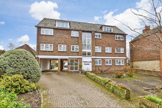 2-bed flat on Portland Court, Dymchurch Road, Hythe, £260,000
