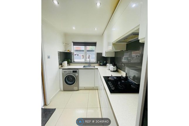 Pemberley Chase, West Ewell, Epsom photo 4