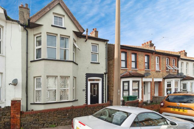 Flat for sale in Hainault Avenue, Westcliff-On-Sea