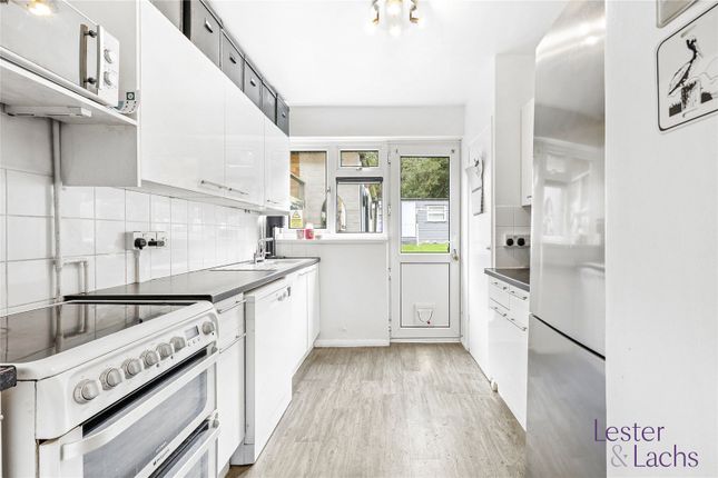 104, Lechmere Avenue, Chigwell photo 3