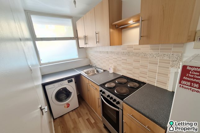 Flat 28, Lenthall House, Churchill Gardens Estate, London photo 3