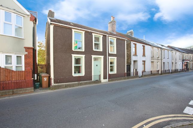 3-bed detached on 3, Clifton Street, Caerphilly, £240,000