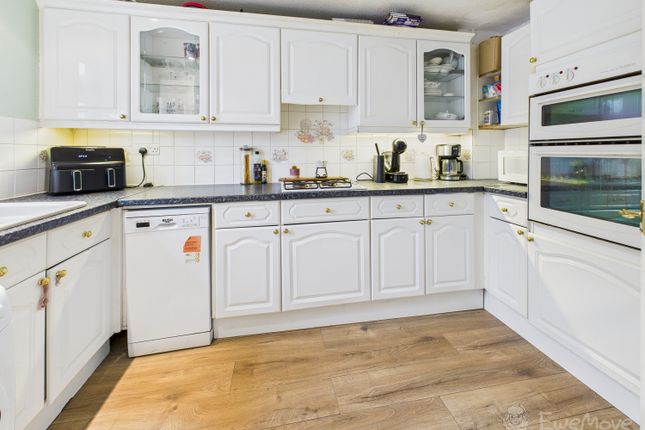 1, FIVE ACRES CLOSE, BORDON photo 4