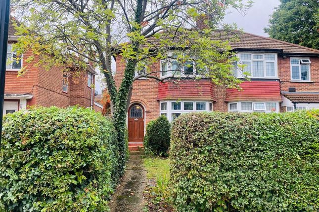 3-bed house on Avenue Crescent, Cranford TW5, £475,000