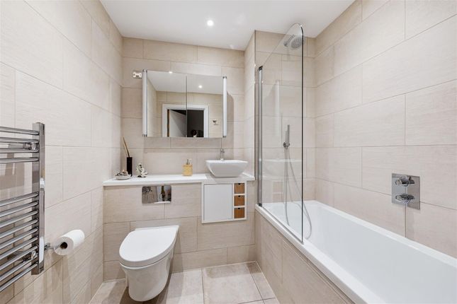 Flat for sale in Station Approach, Hoe Street, London